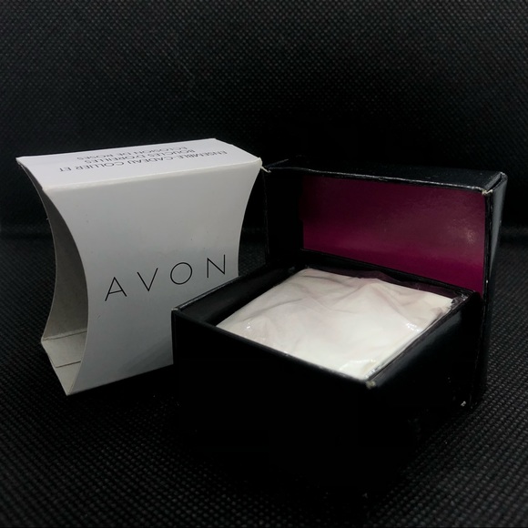 Coming Up Roses" necklace and earring set. - Picture 4 of 7